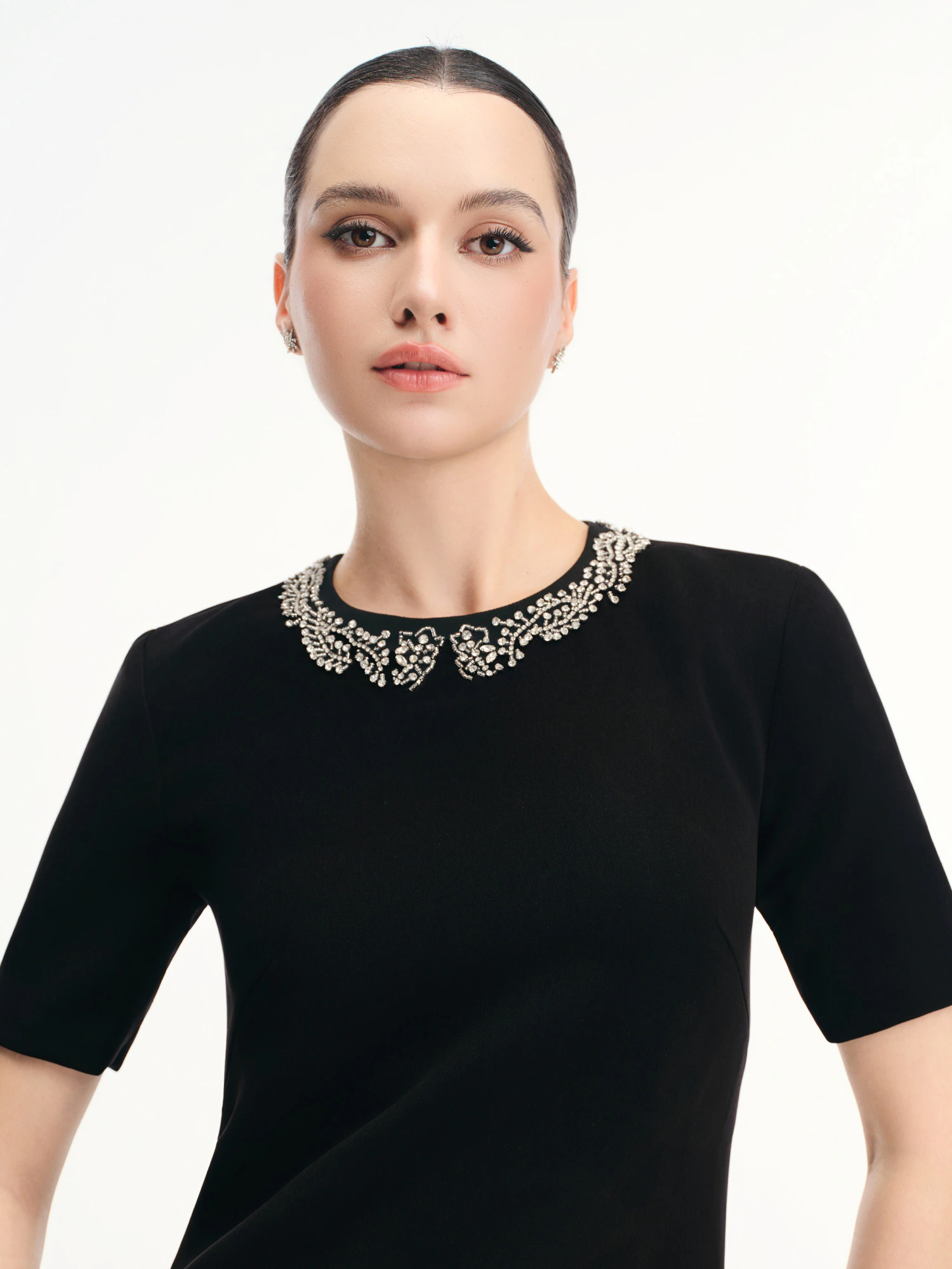 FEMININITY - ĐẦM ĐEN NGẮN - Image 4