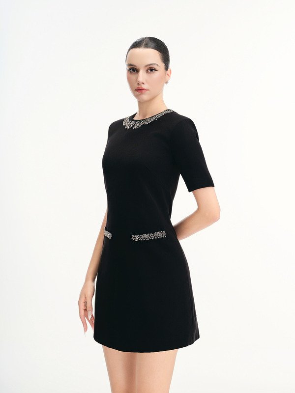 FEMININITY - ĐẦM ĐEN NGẮN - Image 3