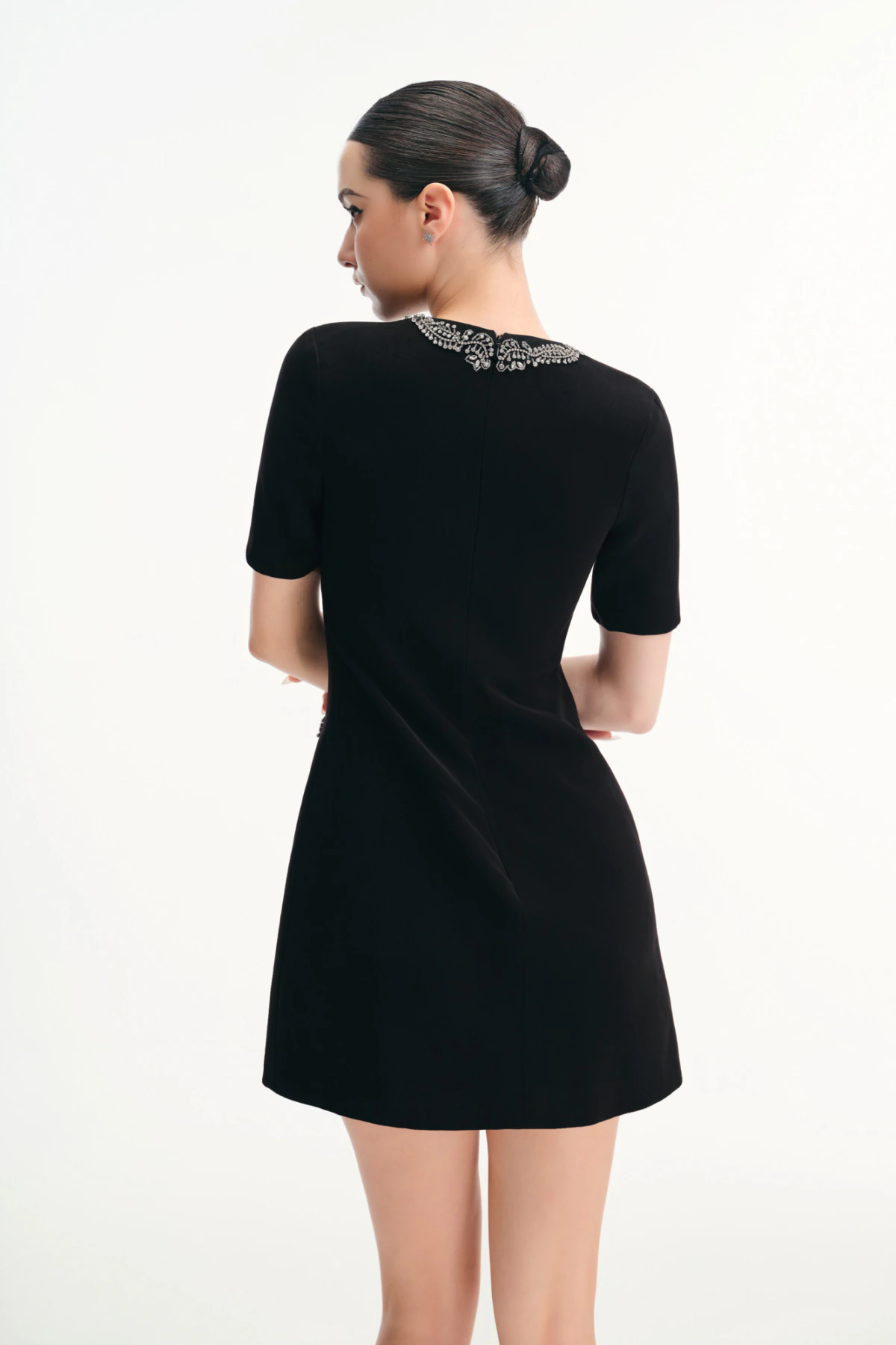 FEMININITY - ĐẦM ĐEN NGẮN