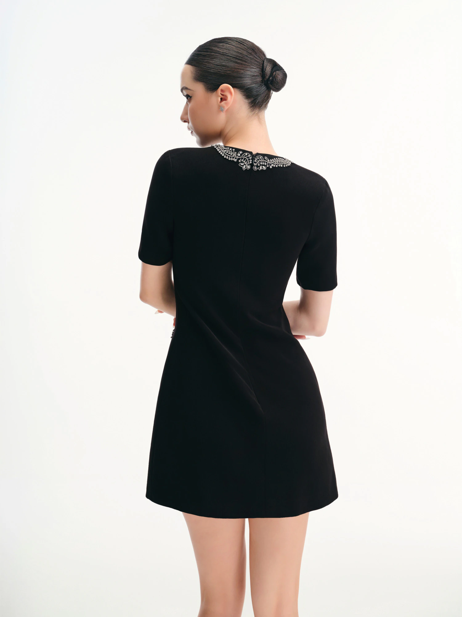 FEMININITY - ĐẦM ĐEN NGẮN - Image 2