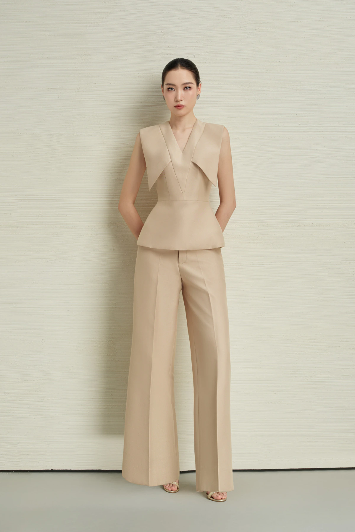 SET PEPLUM NUDE CỔ V