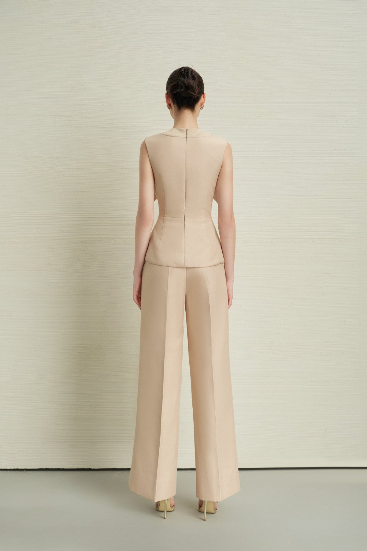 SET PEPLUM NUDE CỔ V