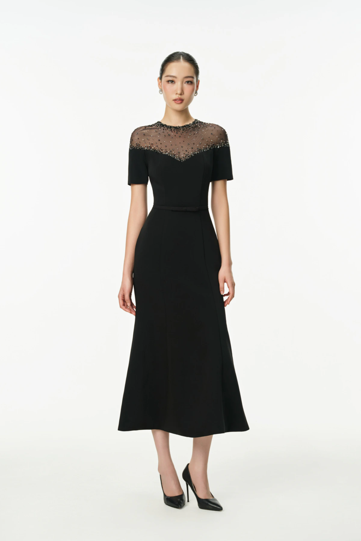 ĐẦM ĐUÔI CÁ ĐÍNH CỔ