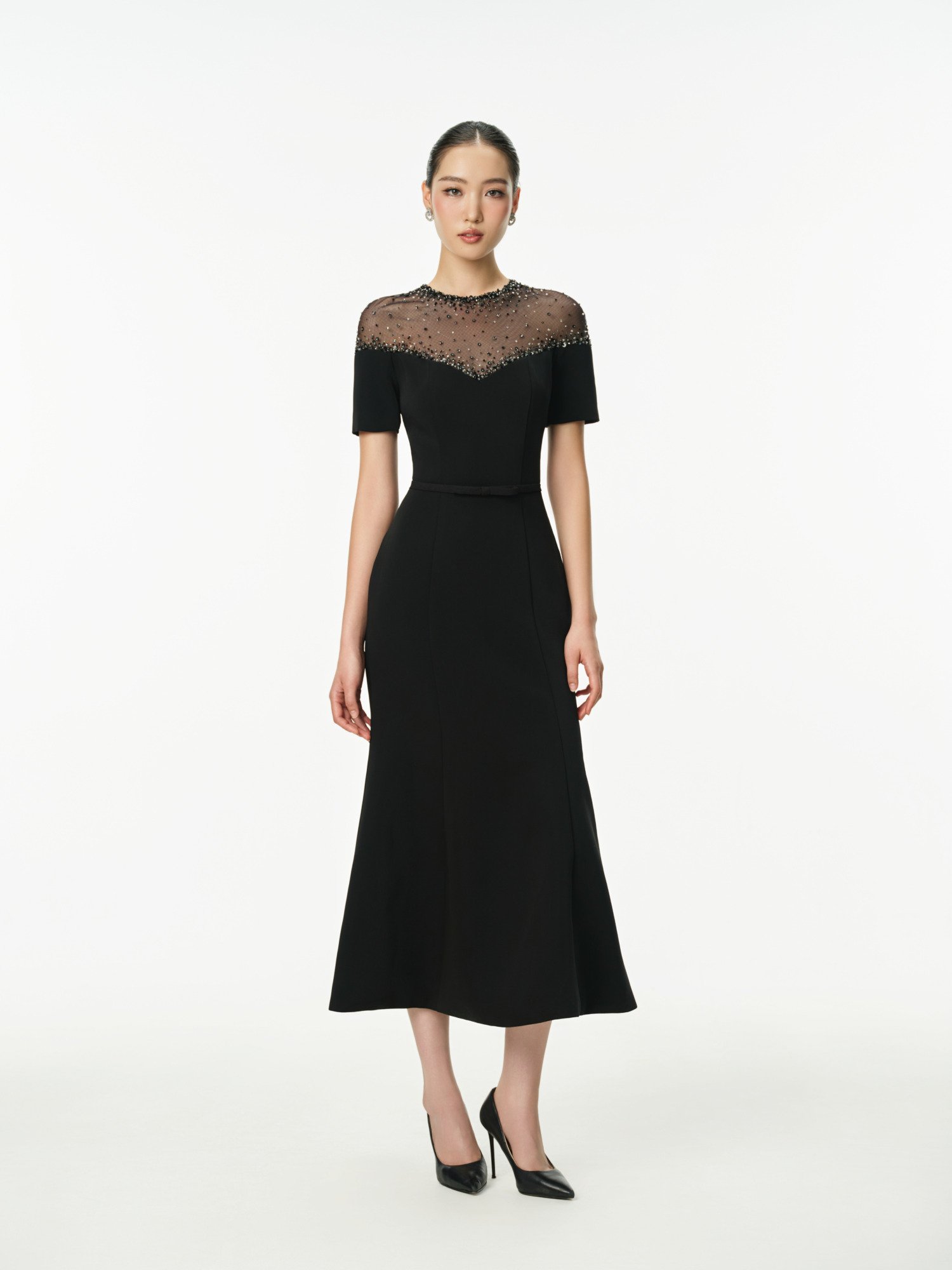 ĐẦM ĐUÔI CÁ ĐÍNH CỔ