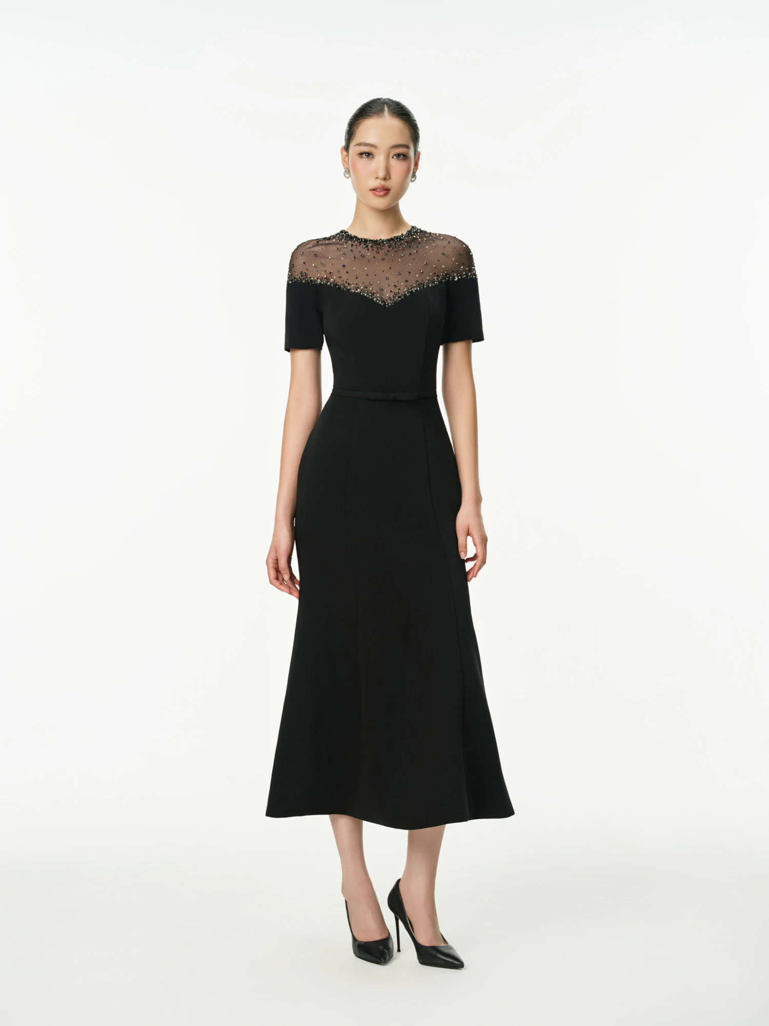 ĐẦM ĐUÔI CÁ ĐÍNH CỔ