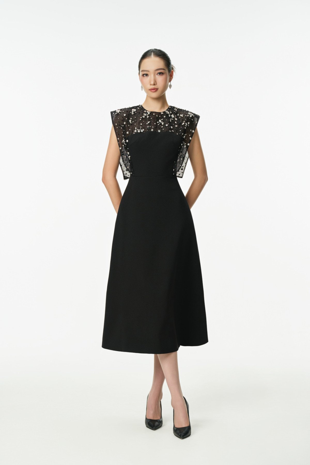 ĐẦM A ĐÍNH CỔ VAI