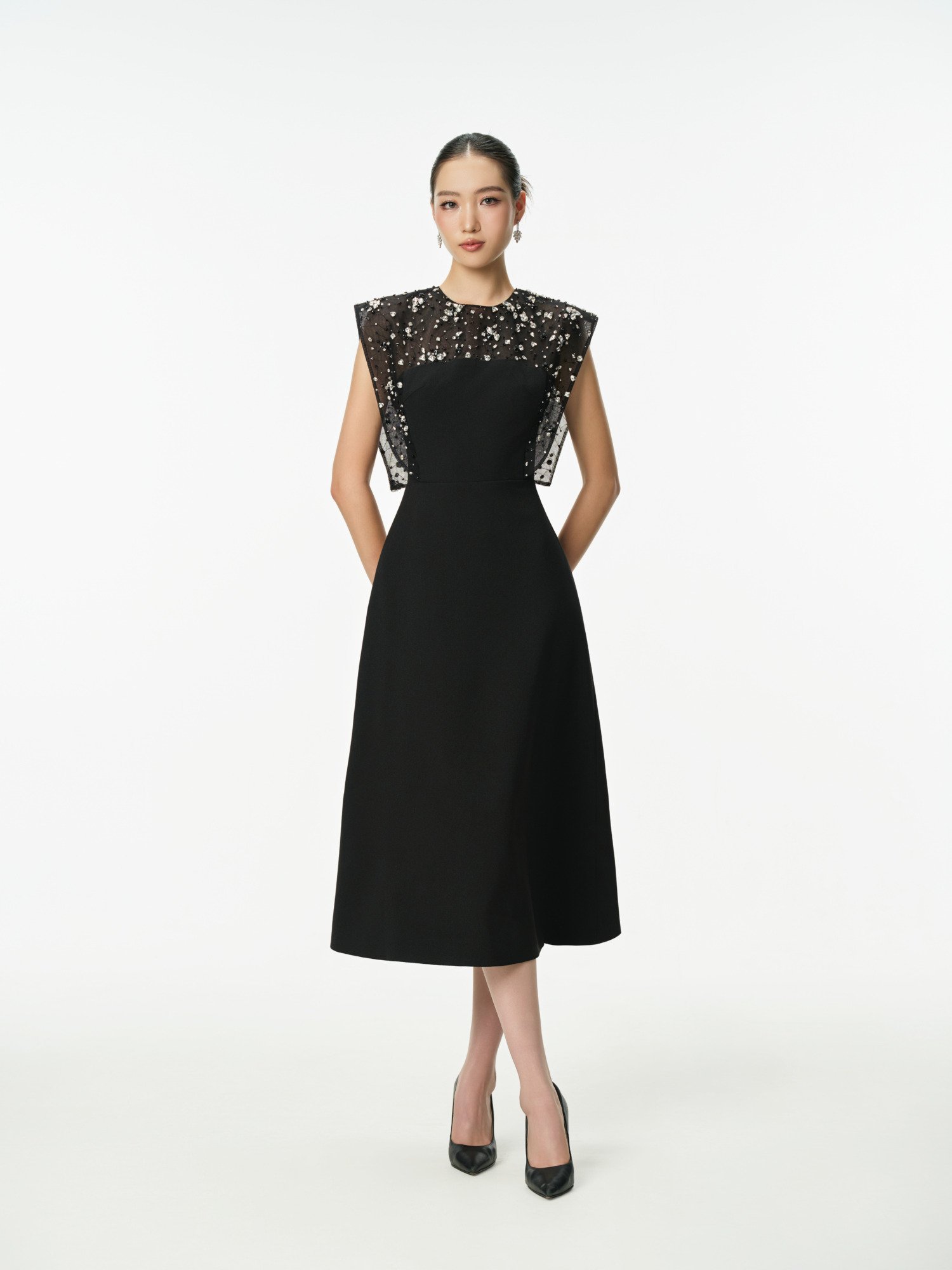 ĐẦM A ĐÍNH CỔ VAI